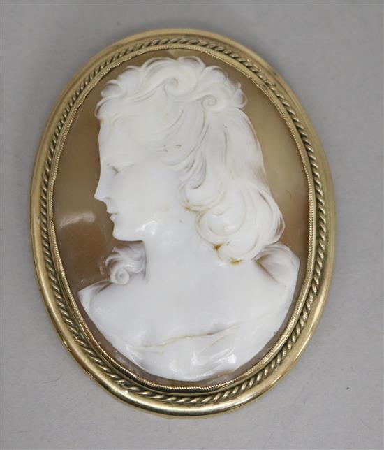 A 9ct gold framed shell cameo brooch,